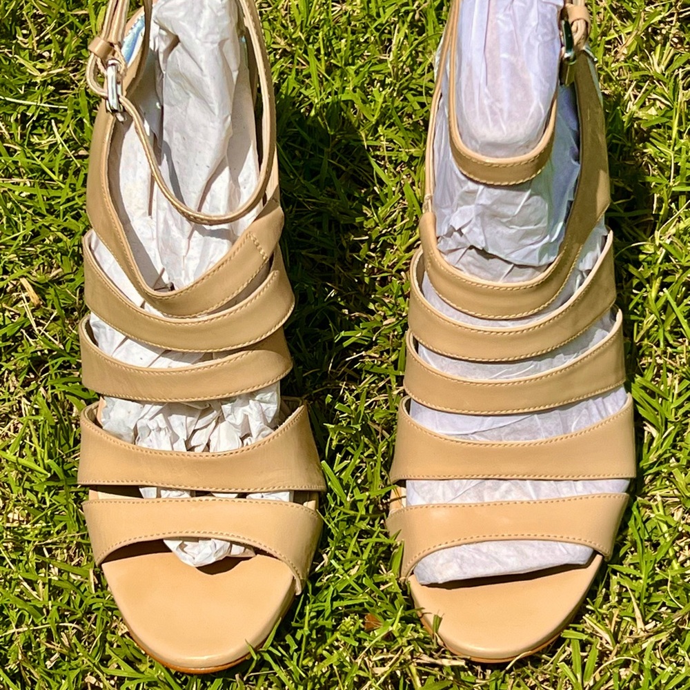 Michael Kors Tan Leather Sandals Elegant Strappy Design 7M New
